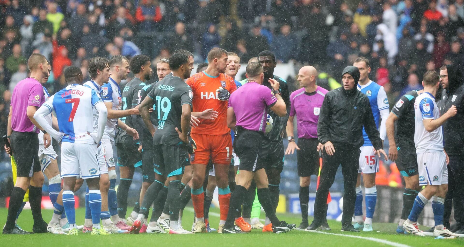 Matchen avbröts – spelas om | Fotboll