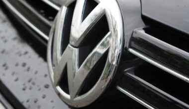 Volkswagen stoppar produktion i två fabriker