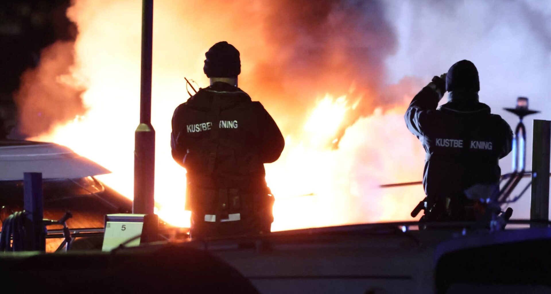 Brand på båt vid Kungsholms strand i Stockholm