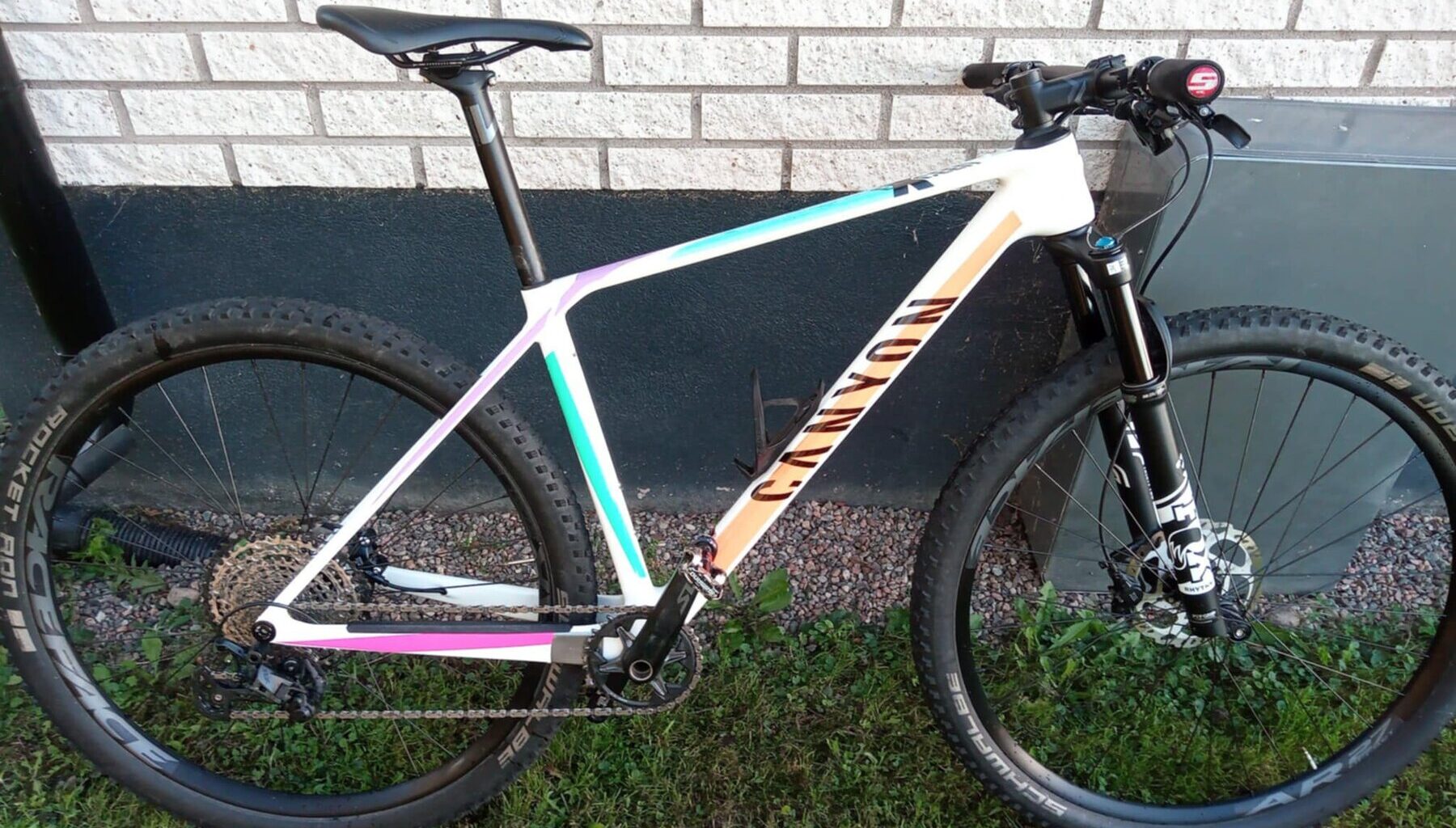 Canyon Exceed CF6 2022 Mountainbike säljes