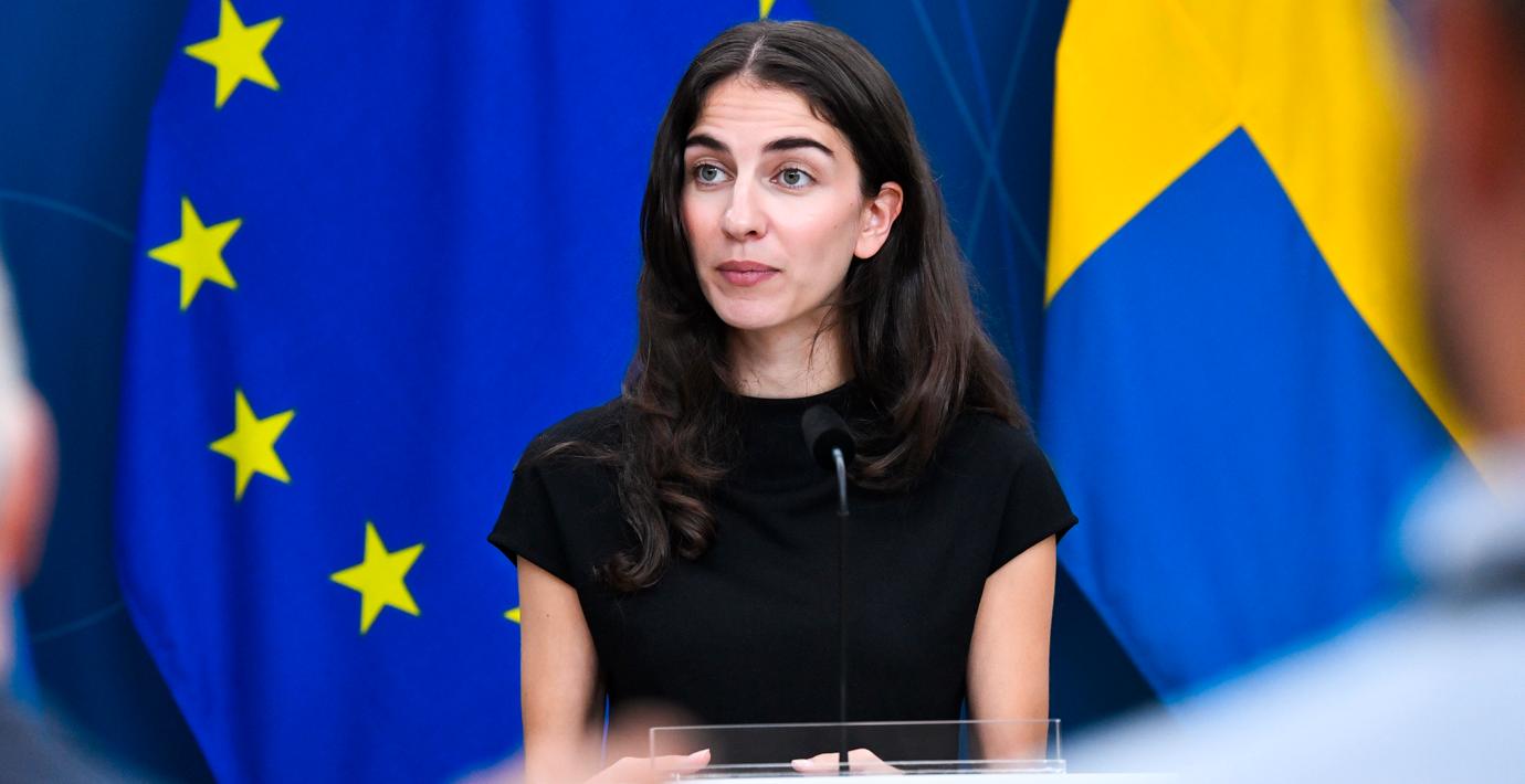 Vad säger folket om att Pourmokhtari är kvar?