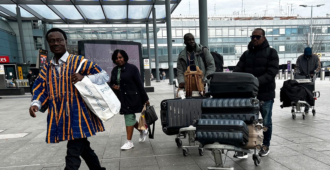 Heathrow-terminal öppnar igen efter larmet