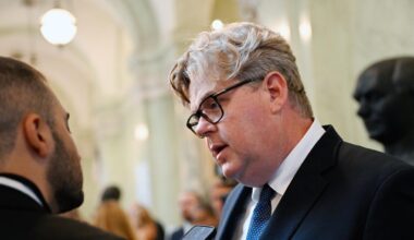 Moderaterna vill begränsa gangsterrapens inkomster