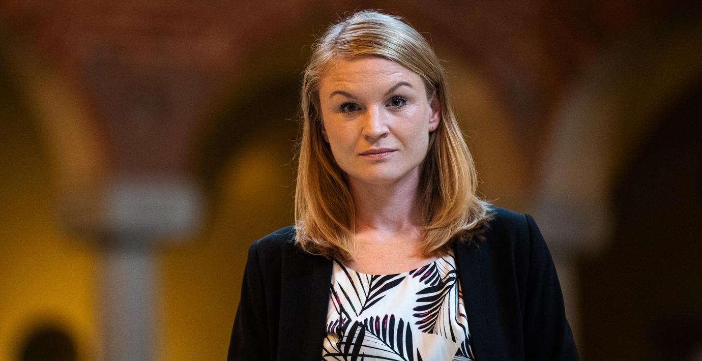 Avhoppade V-toppen anklagas: Pressade sin hyresvärd