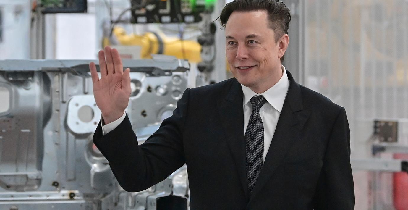 Musks förmögenhet döms ut av påven: ”Illa ute”