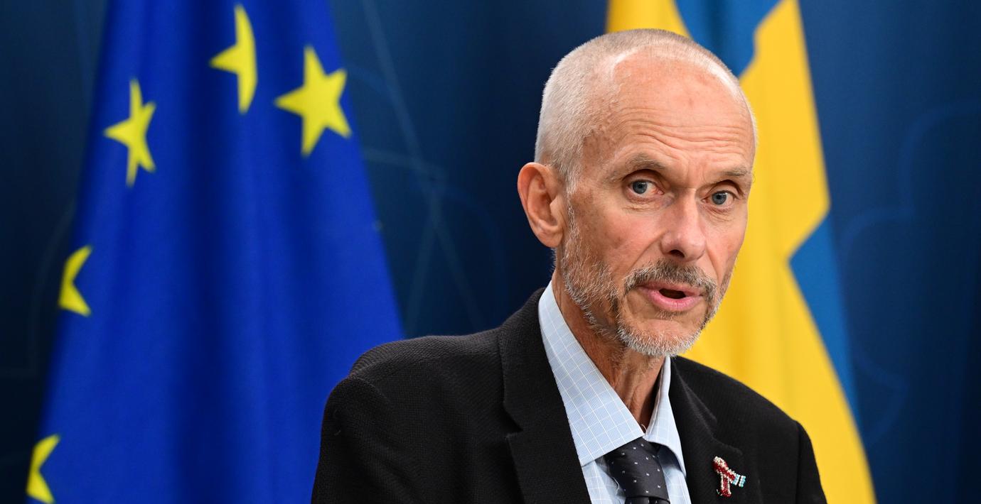Gisslén köptes ut av FHM – får dubbel lön till mars