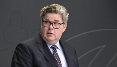 Gunnar Strömmer glömde surfplatta på flygplan: ”Pinsamt”