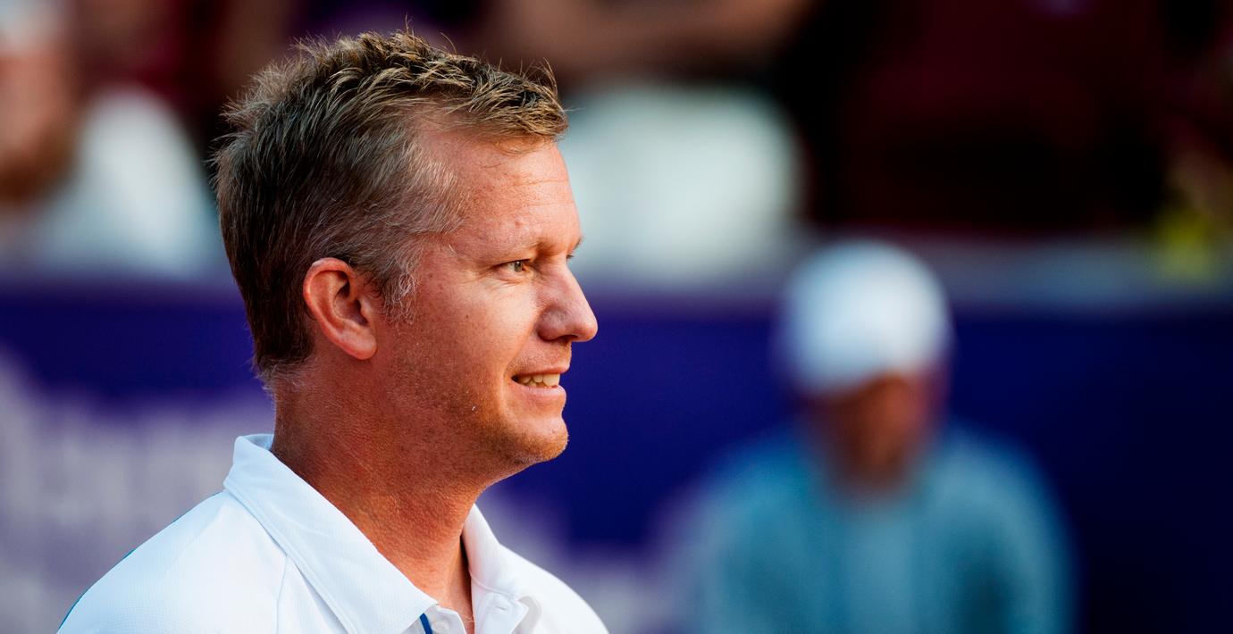 Formsvag ryss tar hjälp av svensk grand slam-vinnare