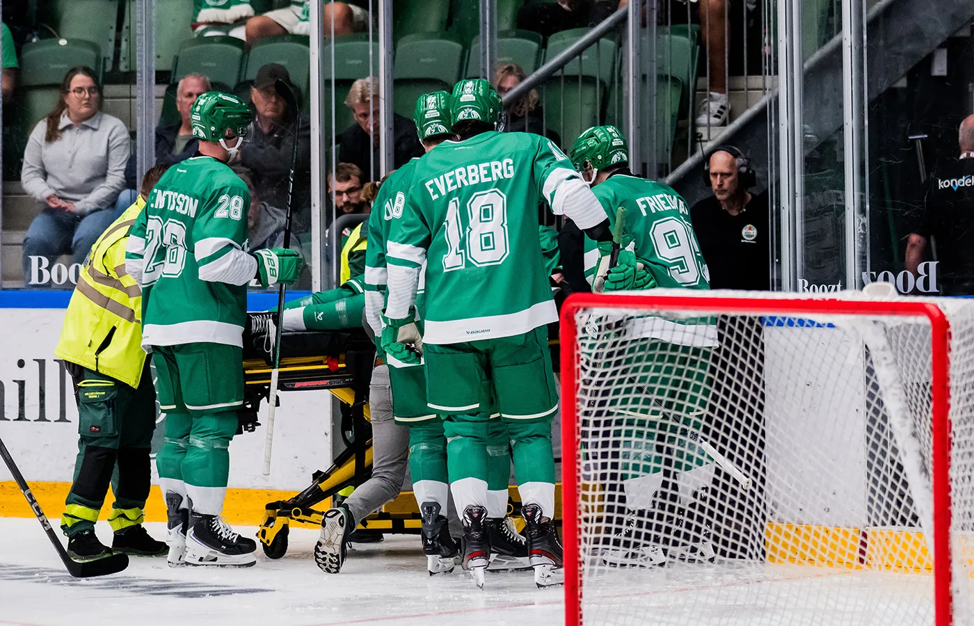 Rögletalangen ut på bår: ”Isac är vaken och talbar”