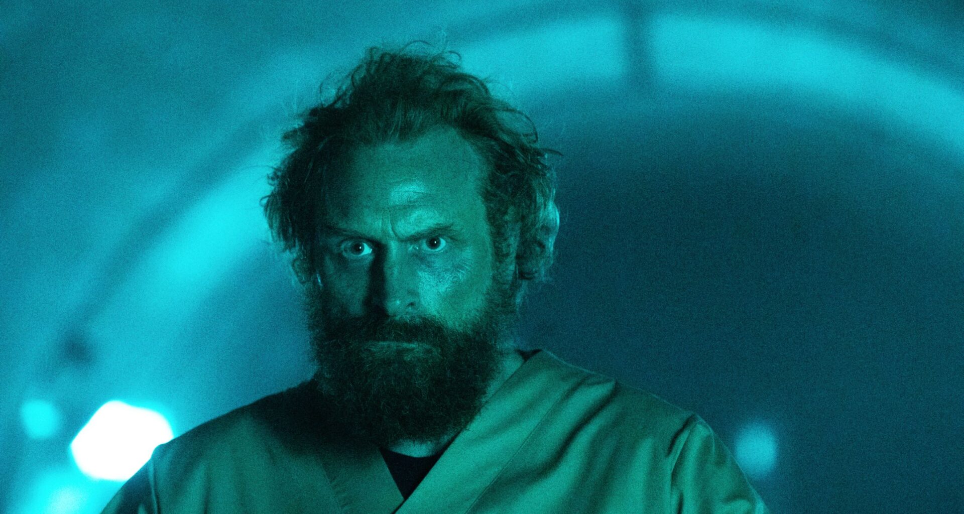 Trailerpremiär: Se Kristofer Hivju i nya thrillerserien "The Iris Affair"