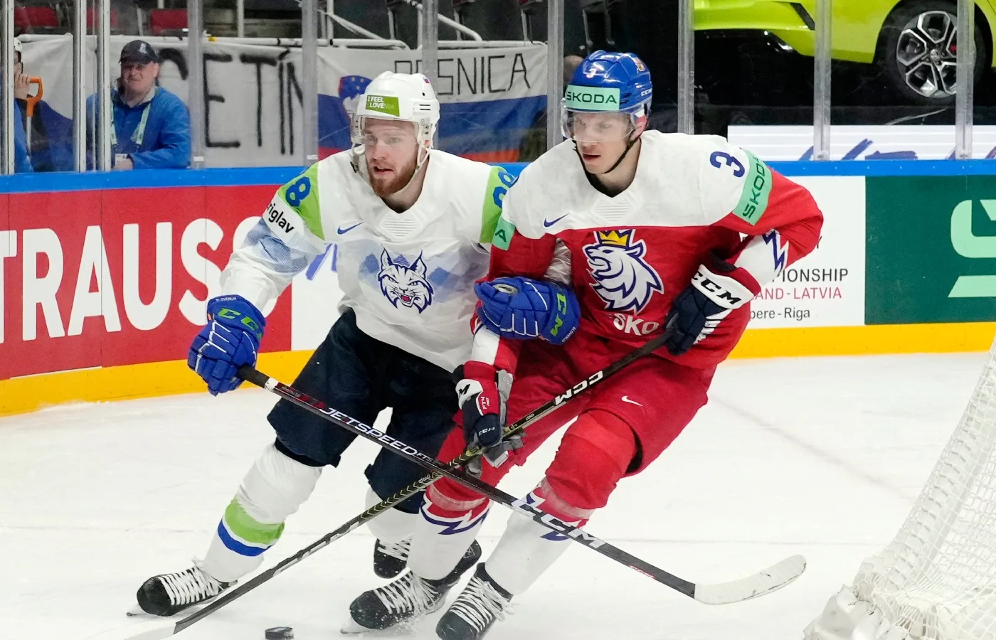 Uppgifter: Landslagsback överens med Färjestad