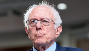 Bernie Sanders blir första senator att anklaga Israel för folkmord