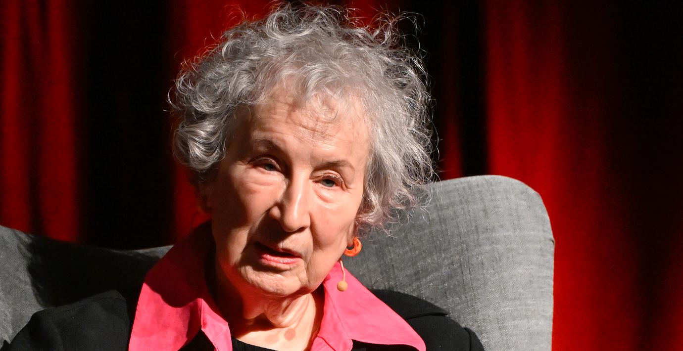 Atwood och Ellis tillbaka i hyllan efter massiv kritik