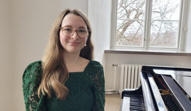 Pianot blev räddningen i det svåra – nu sprider Anna kunskap om autism