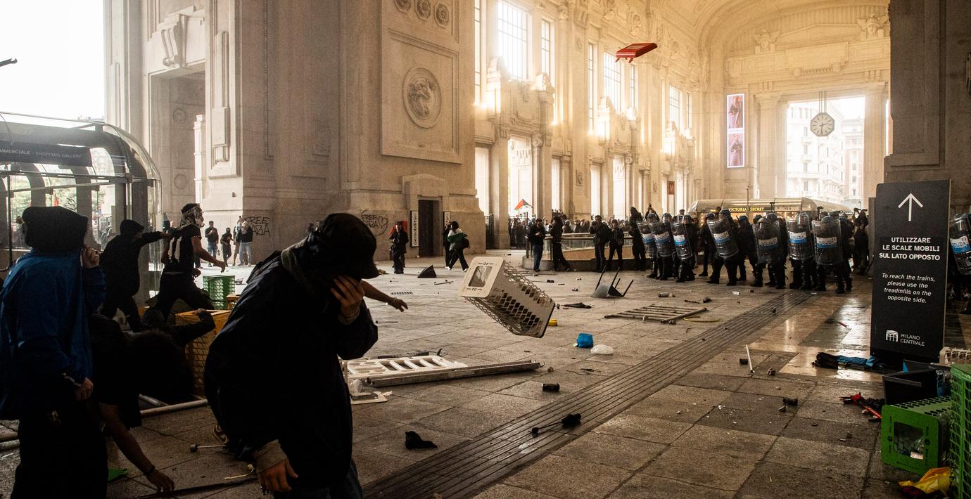 Gazaprotester skapar kaos i flera italienska städer