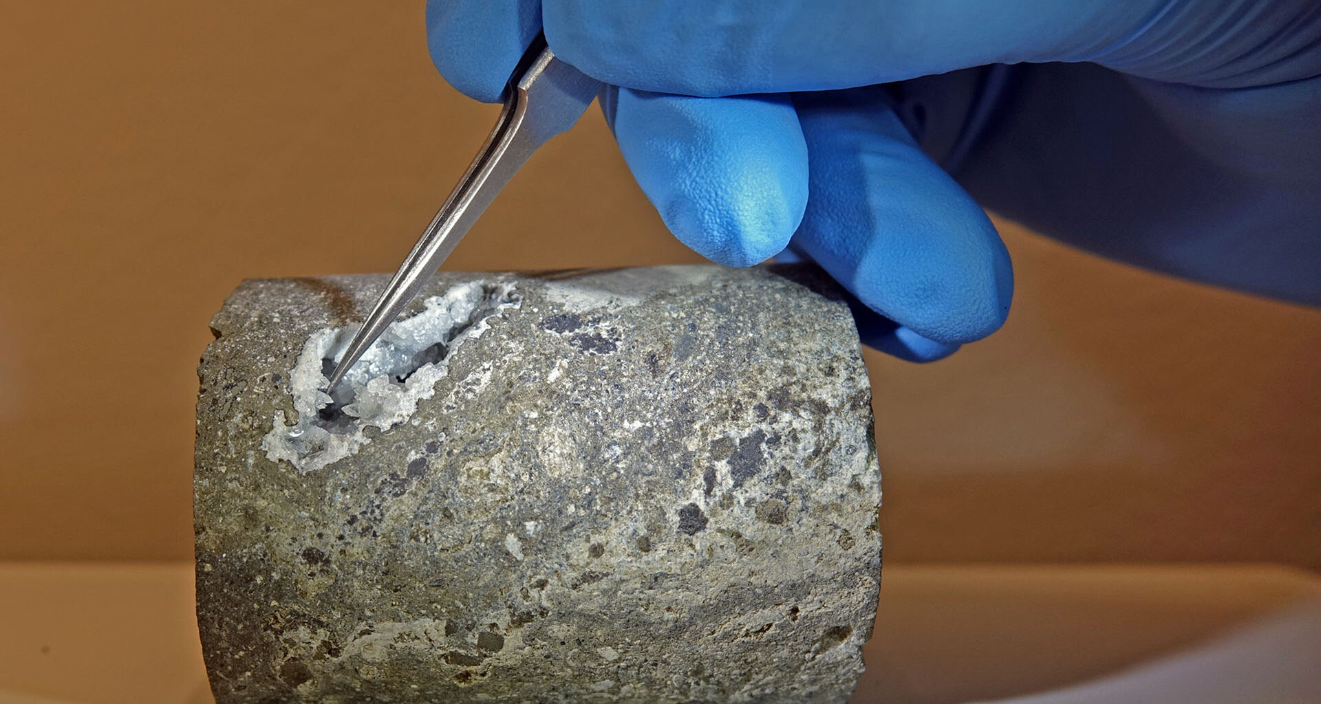 Spår av liv hittade i finsk meteoritkrater – ger ledtrådar om livets uppkomst