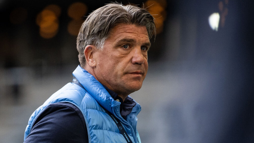 250525 Djurgårdens sportchef Bosse Andersson efter fotbollsmatchen i Allsvenskan mellan Djurgården och Häcken den 25 maj 2025 i Stockholm.
