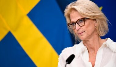 Svantesson sågar bankernas sänkningar: ”Sticker i ögonen”