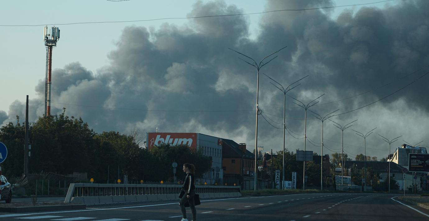 Massiva attacker – drönare och robotar mot Kyiv