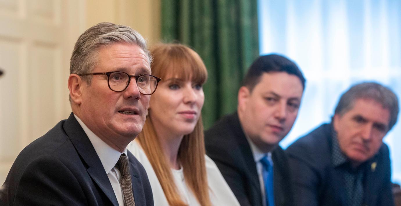 Avgången är en katastrof för Starmer