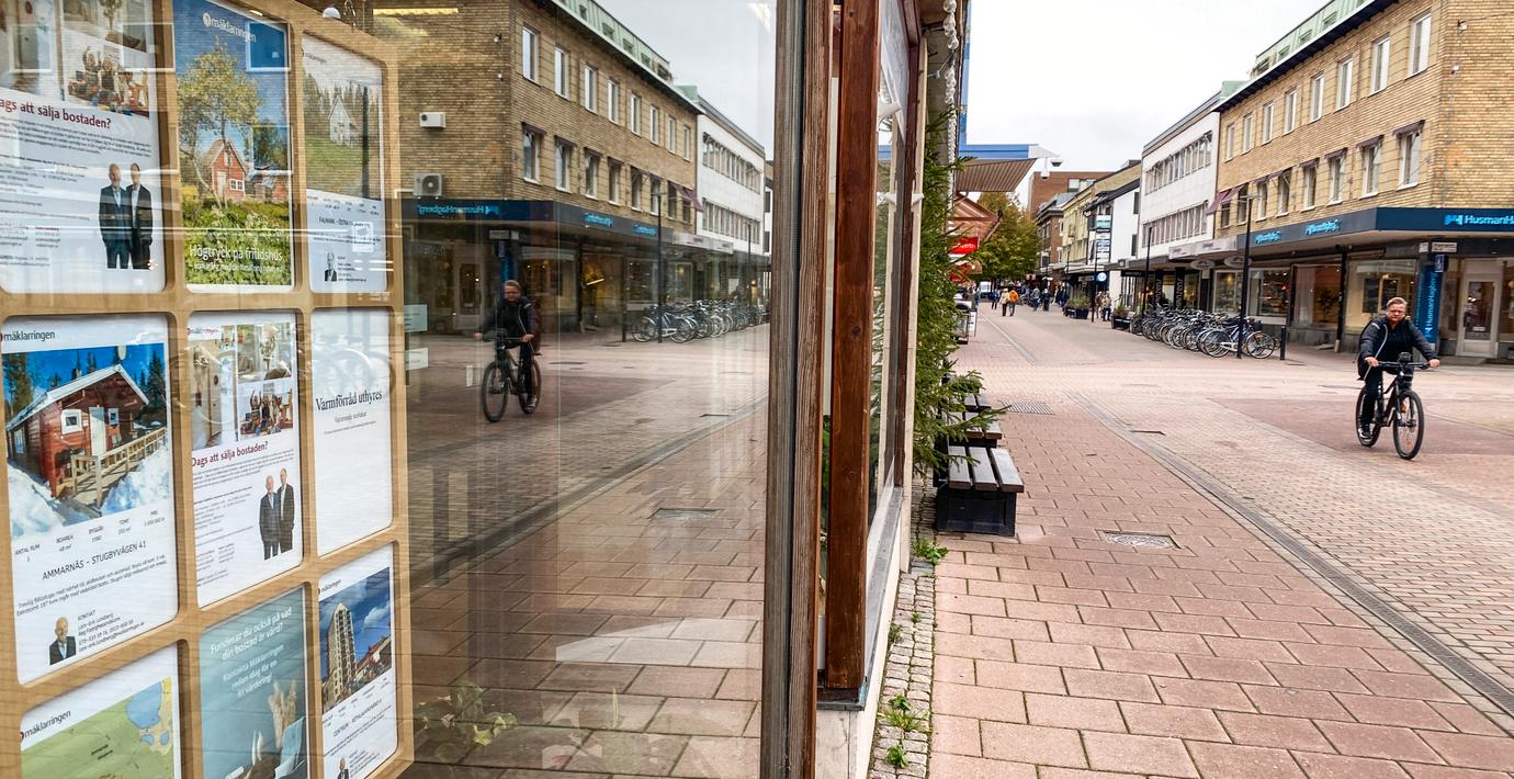 Rekordmånga bostäder säljs under utgångspris: ”Taktik”