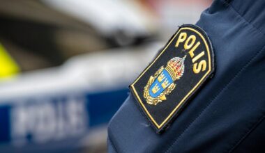 Poliser döms till fängelse för grovt narkotikabrott