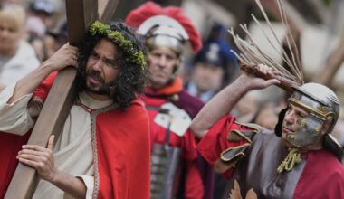 Cecilia Wassén: Jesus med röd ros? Knappast