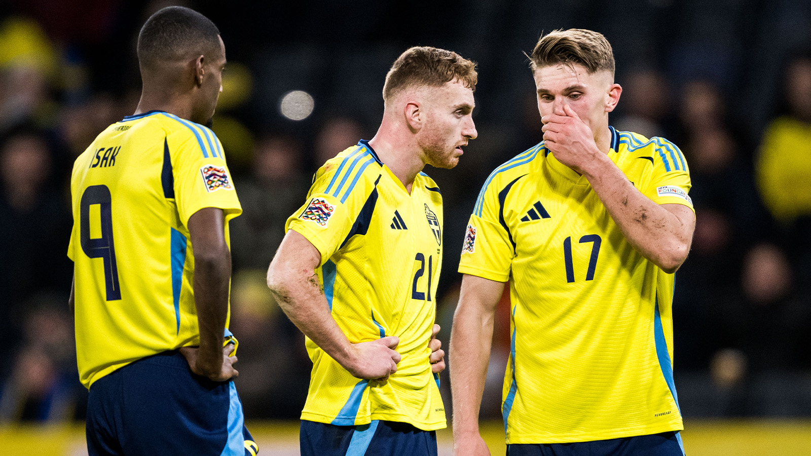 241116 Alexander Isak, Dejan Kulusevski och Viktor Gyökeres från Sverige under Nations League-matchen i fotboll mellan Sverige och Slovakien den 16 november 2024 i Stockholm.