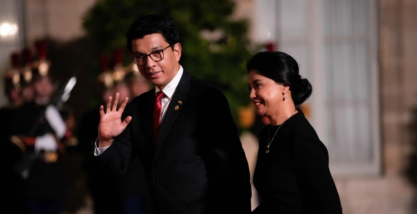 Madagaskars president tros ha flytt landet