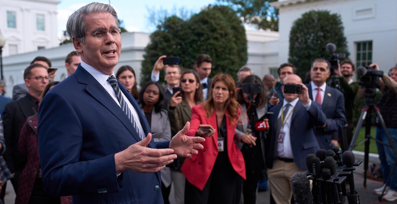 ”Skämmer ut oss inför världen”