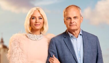 ”Solsidan” är tillbaka och kritikerna jublar