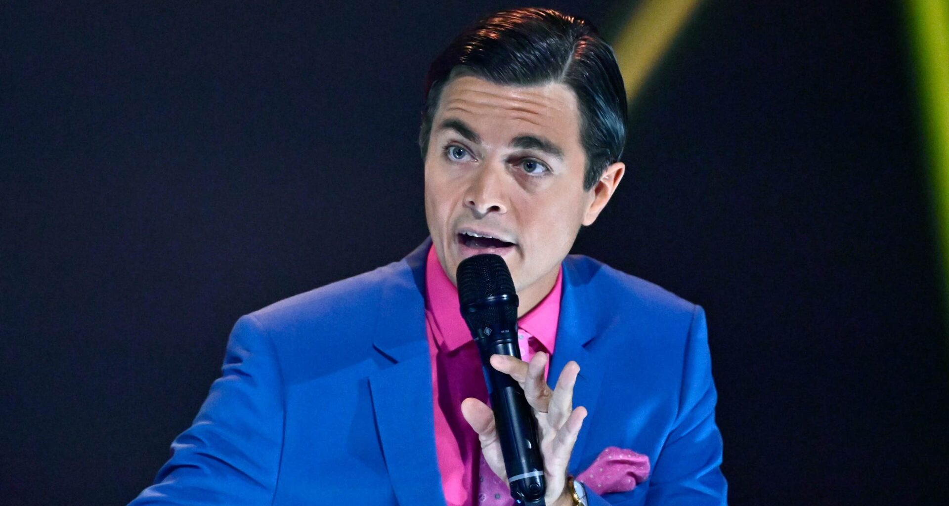 Messiah Hallberg har tvingats flytta med familjen efter hot
