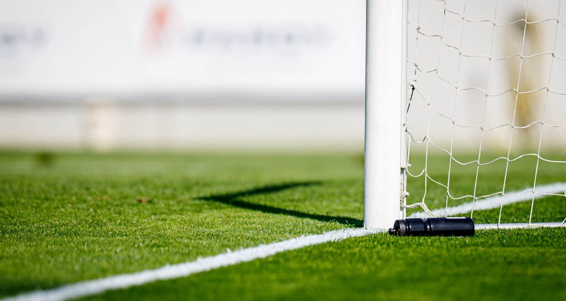 Fotbollsgagent begärs häktad i sin utevaro: ”Oförstående till misstankarna”