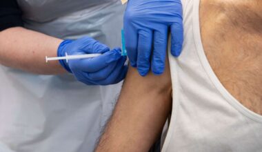 Snart dags för vaccinering mot covid – men nu till färre - sla.se