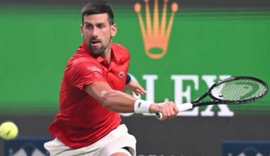Novak Djokovic historisk trots problem i värmen i Shanghai