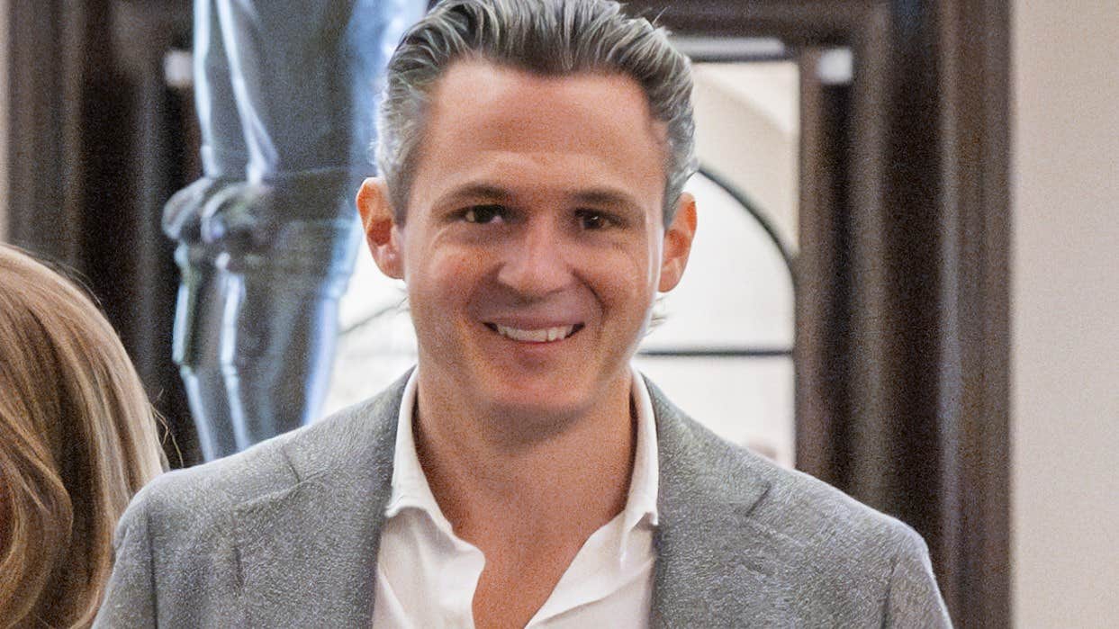 Alexander Ernstberger frias för lyxgåvan till hustrun