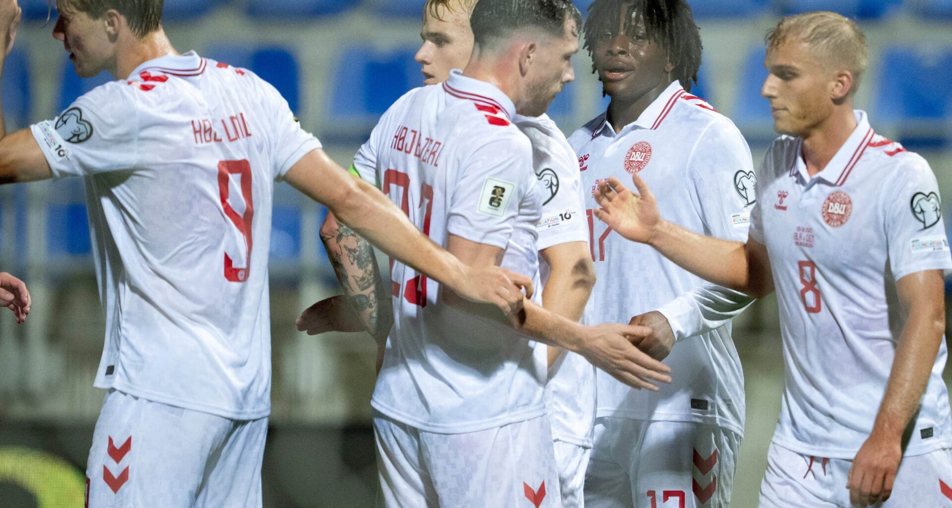 Danmark tar storkliv mot VM efter jättekrossen | Fotboll
