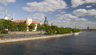 Lettland kräver att ryssar lämnar landet före 13 oktober