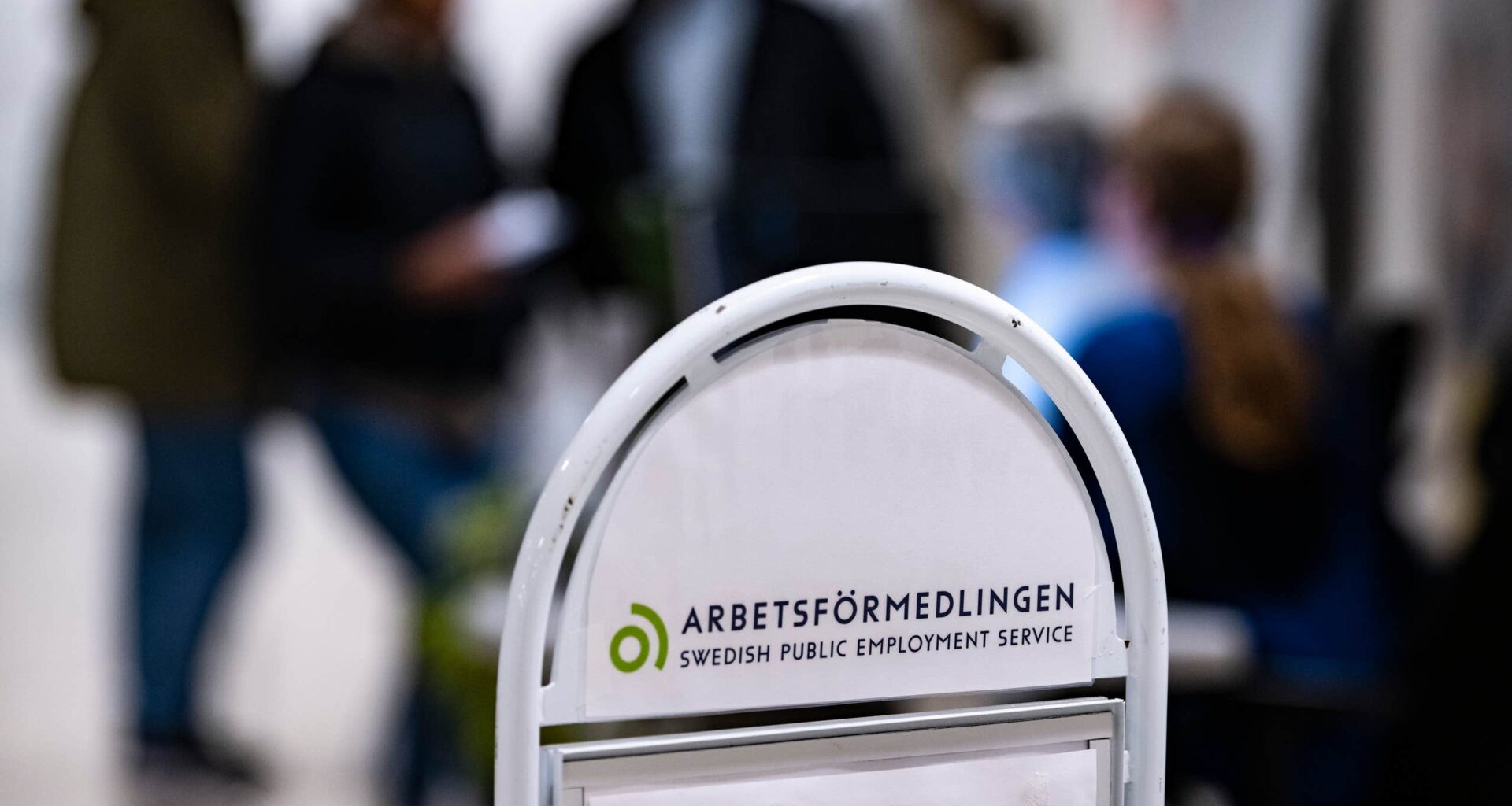 Arbetslösheten minskar i Sverige – ljusning för unga