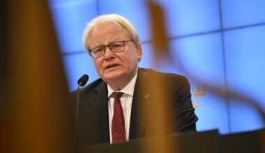 S vill se lagstiftning som reglerar utländska köp av fastigheter.