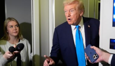 Donald Trump straffar Kanade för reklamfilm med Reagan