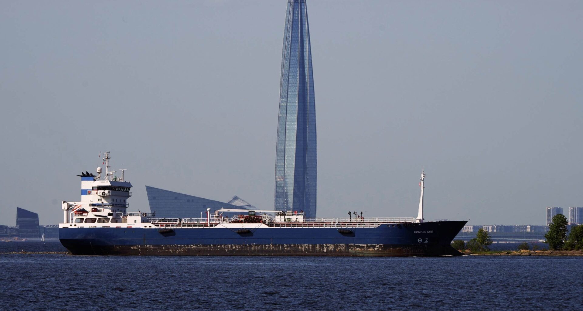 ”Jäkligt många” ryska skuggfartyg i Finska viken | Sverige