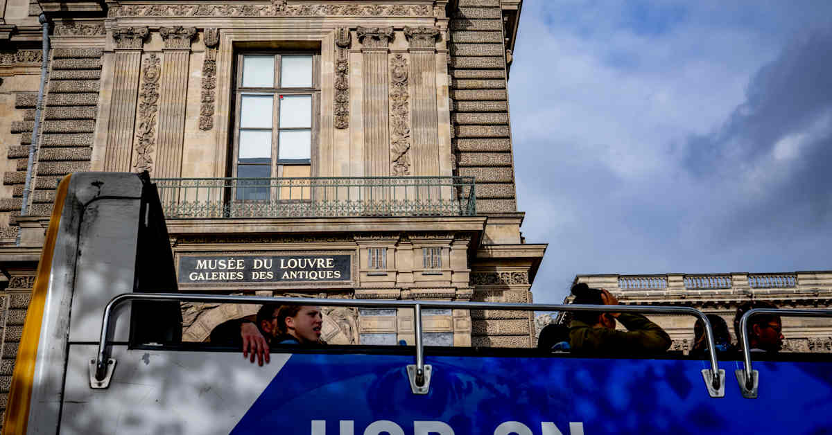 De två som misstänks för juvelstölden i Louvren har ”delvis erkänt” sin andel i kuppen | Utrikes