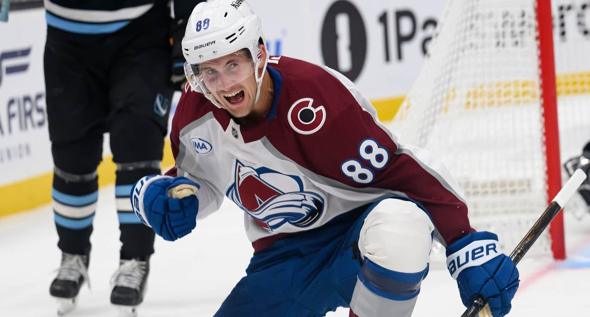 Martin Necas skriver jättekontrakt med Colorado | NHL