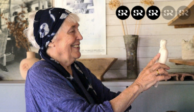 Lisa Larson är helt ogarderad inför sitt barnbarn i ny dokumentär - Kulturnytt