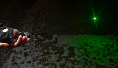 Ungdomar riktade laser mot poliser i Uppsala