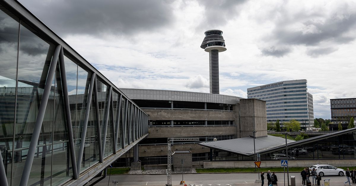 Efterlyst man gripen på Arlanda
