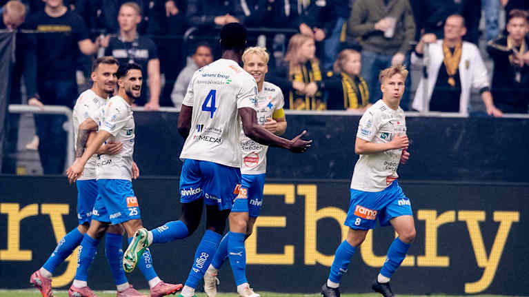 IFK Värnamo firar i bild.