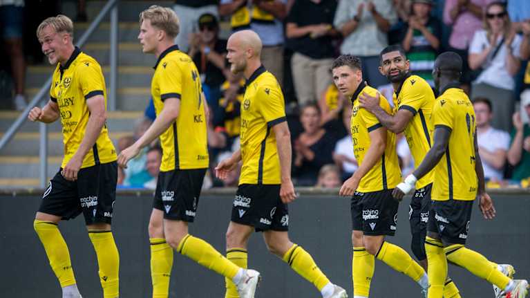 Timo Stavitski firar mål.