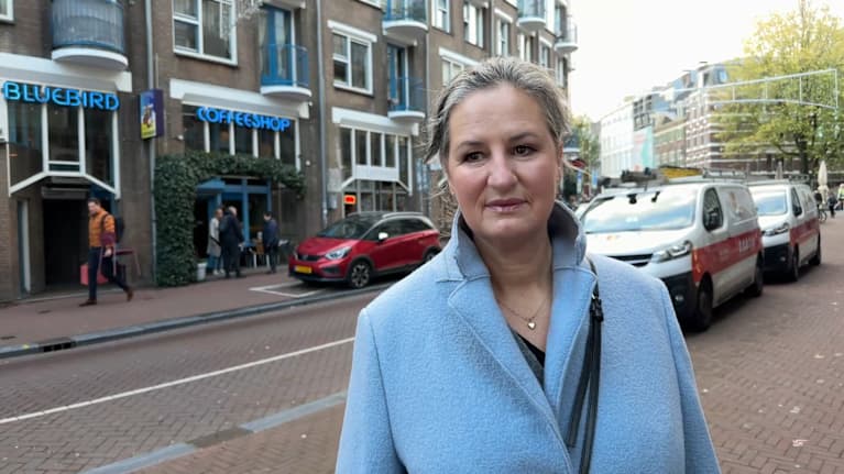 Juana på en gata i Amsterdam.